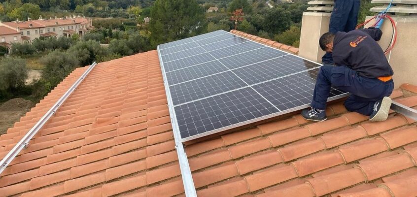 Plaques solars a un xalet